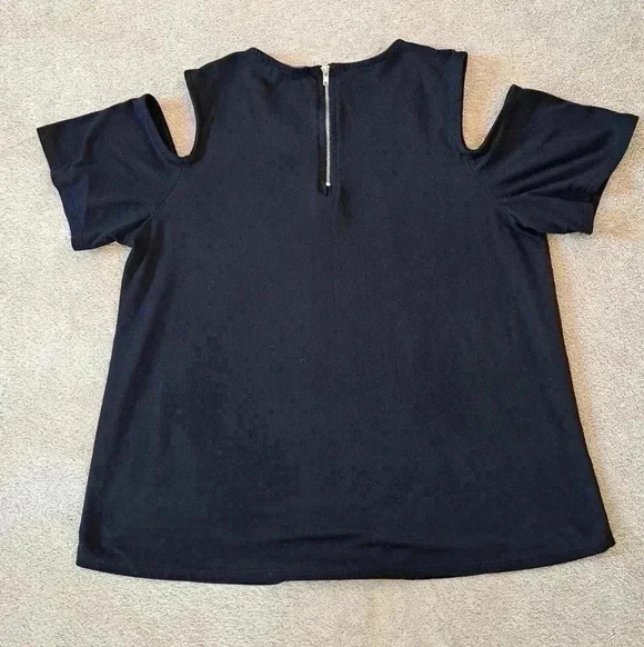 ❤️ Cold Shoulder Black Top Medium - Picture 2 of 13